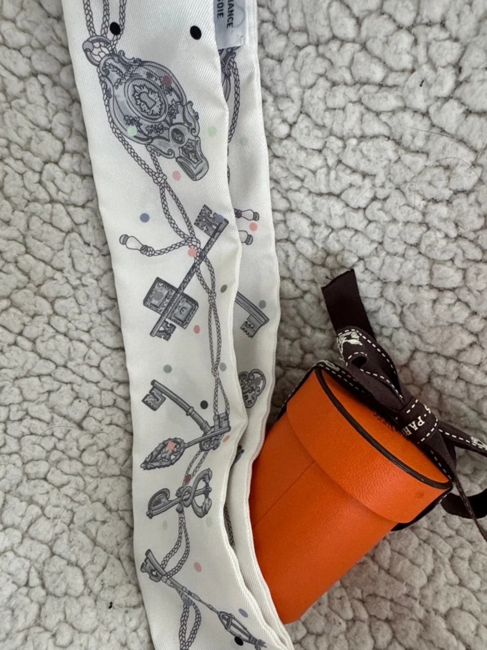 Hermès Paris Les Cles A Pois Twilly white, gray and pink dots - Picture 3 of 7